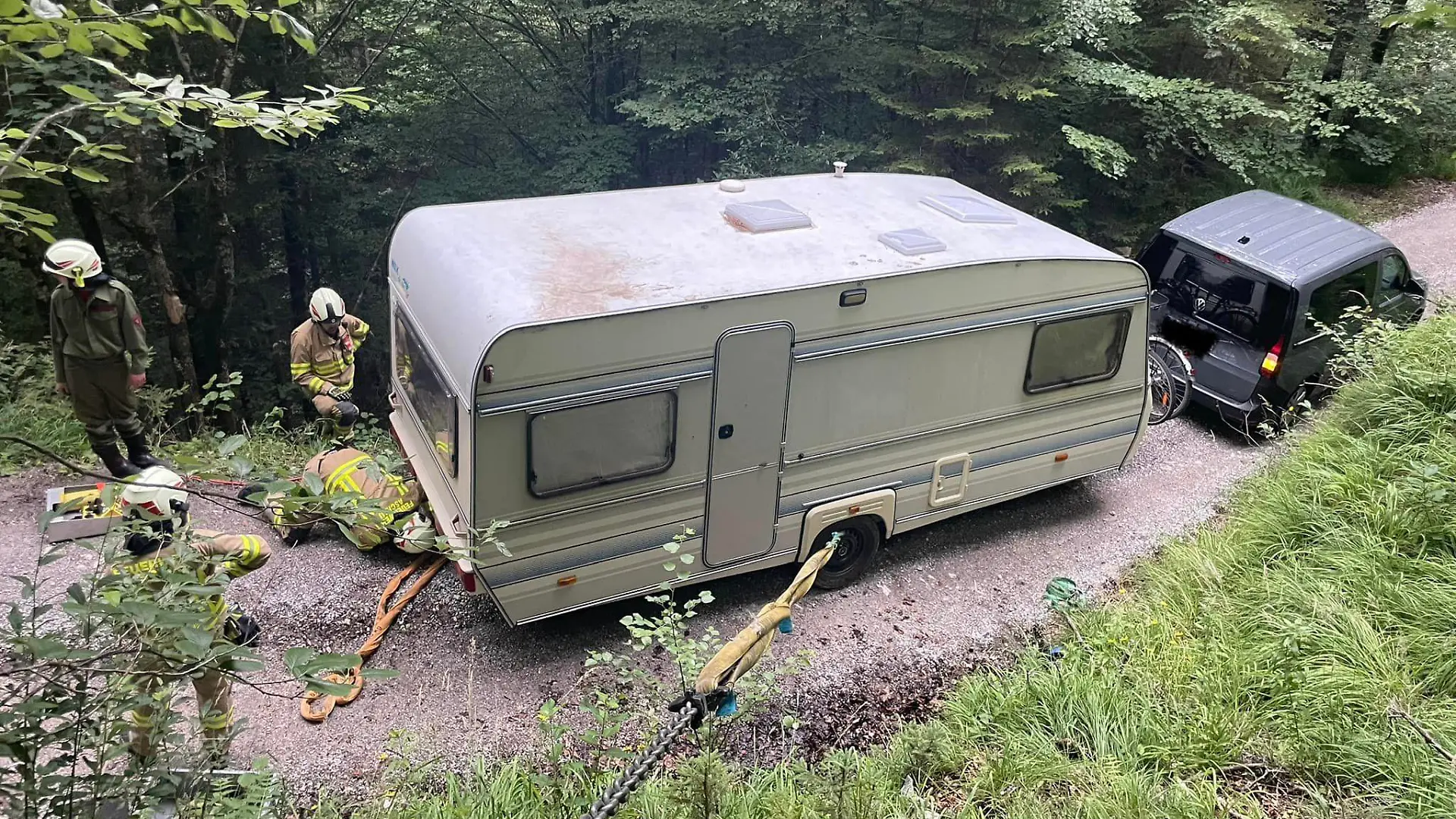 Wohnwagen in Schlucht