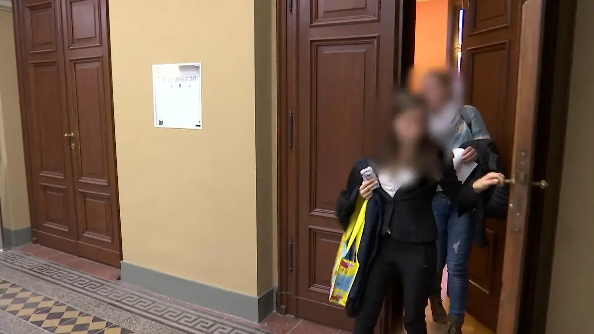 Ronny H. steht wegen Stalking seiner Ex-Freundin vor Gericht Mutter schildert jahrelangen Horror!
