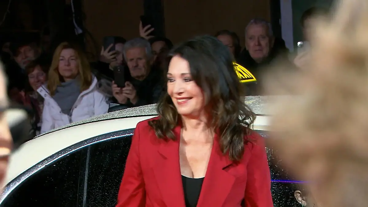 Iris Berben strahlt bei „791KM"-Premiere Ehrliche Worte