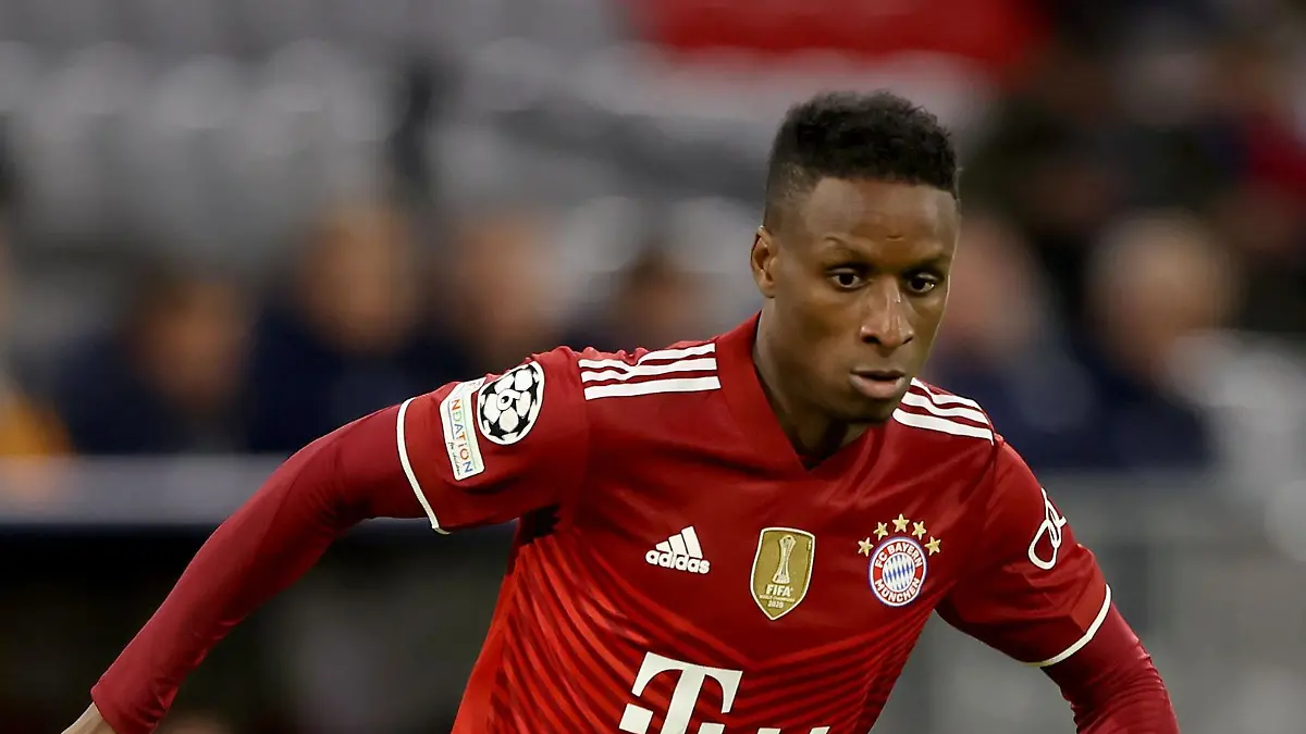 MUNICH, GERMANY - SEPTEMBER 29: Bouna Sarr of FC Bayern München runs with the ball during the UEFA Champions League group E match between FC Bayern München and Dinamo Kiev at Allianz Arena on September 29, 2021 in Munich, Germany. (Photo by Alexander Hassenstein/Getty Images)