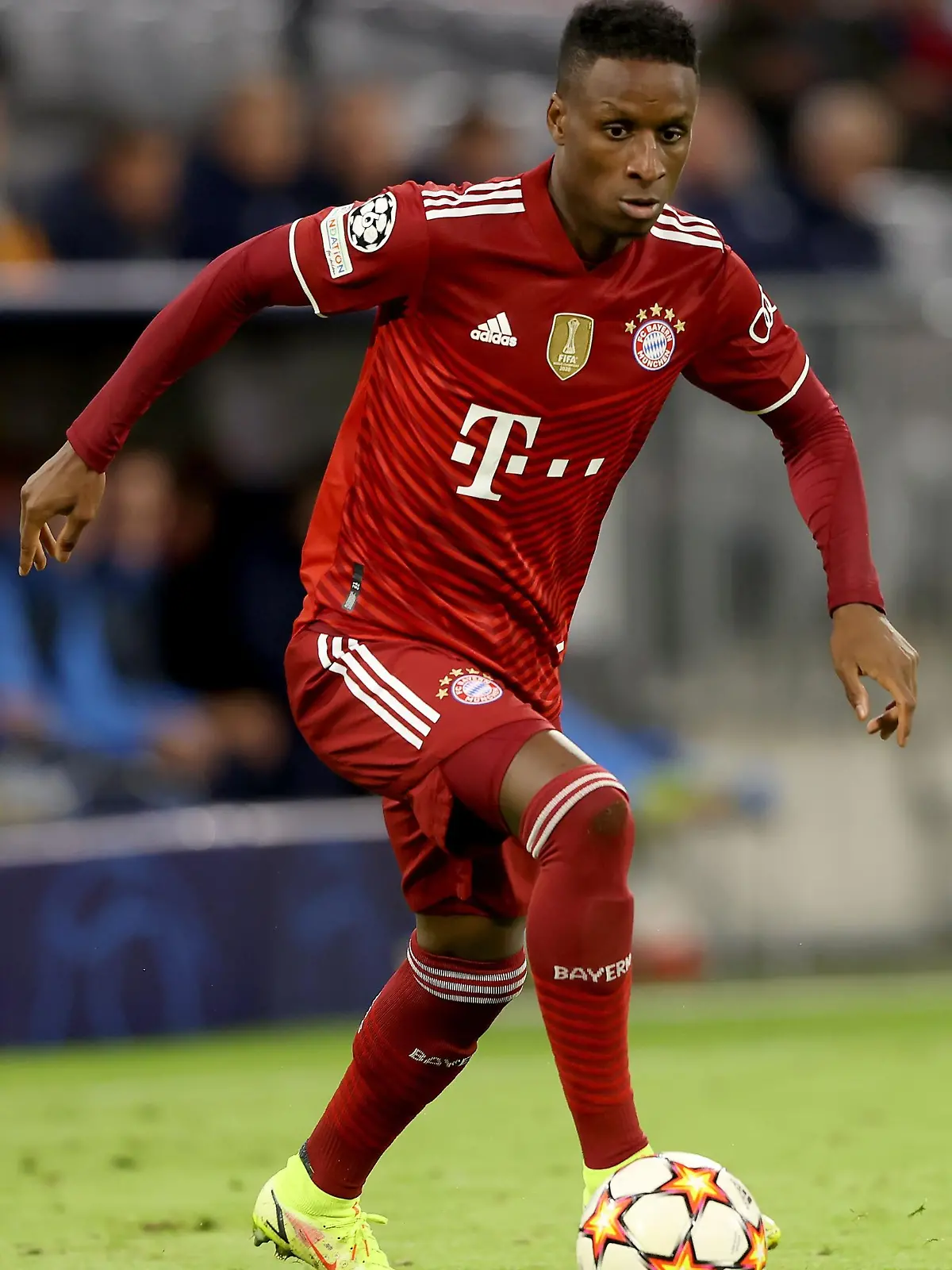 MUNICH, GERMANY - SEPTEMBER 29: Bouna Sarr of FC Bayern München runs with the ball during the UEFA Champions League group E match between FC Bayern München and Dinamo Kiev at Allianz Arena on September 29, 2021 in Munich, Germany. (Photo by Alexander Hassenstein/Getty Images)