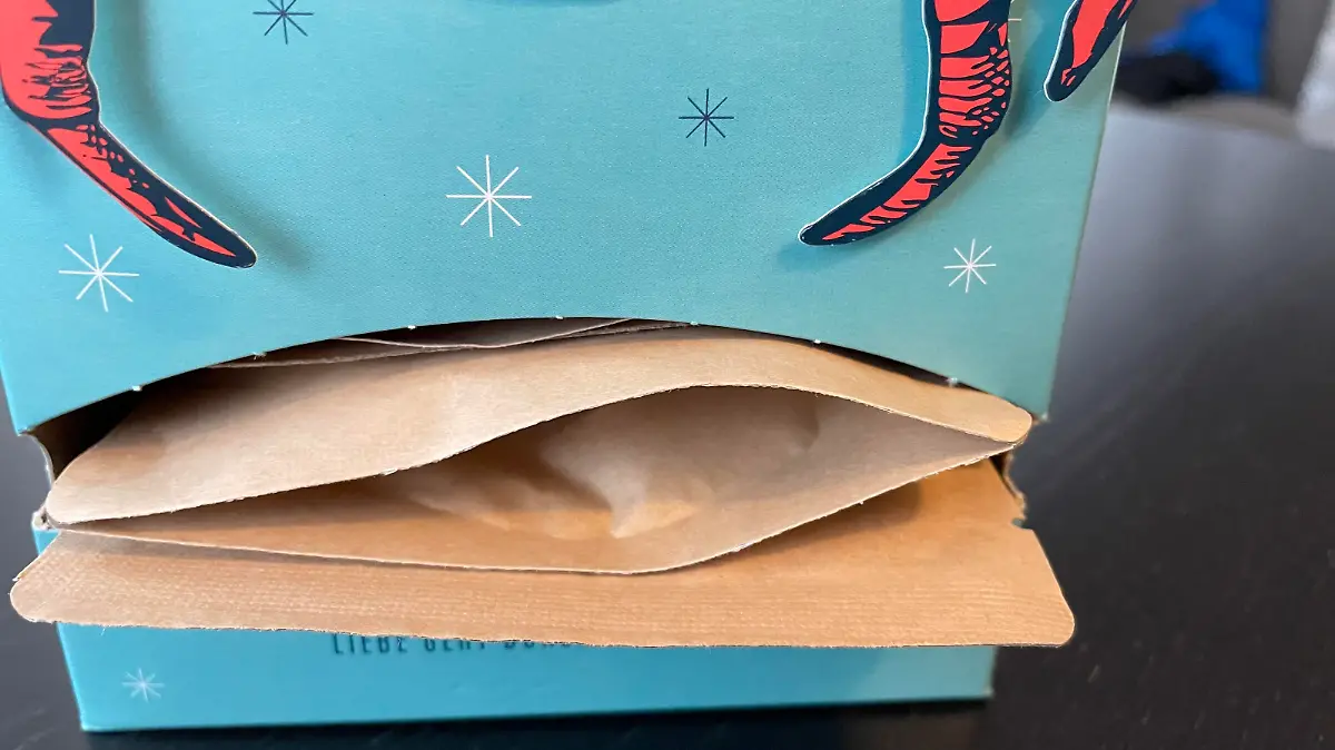 Tütchen-Entnahme im Ankerkraut-Adventskalender