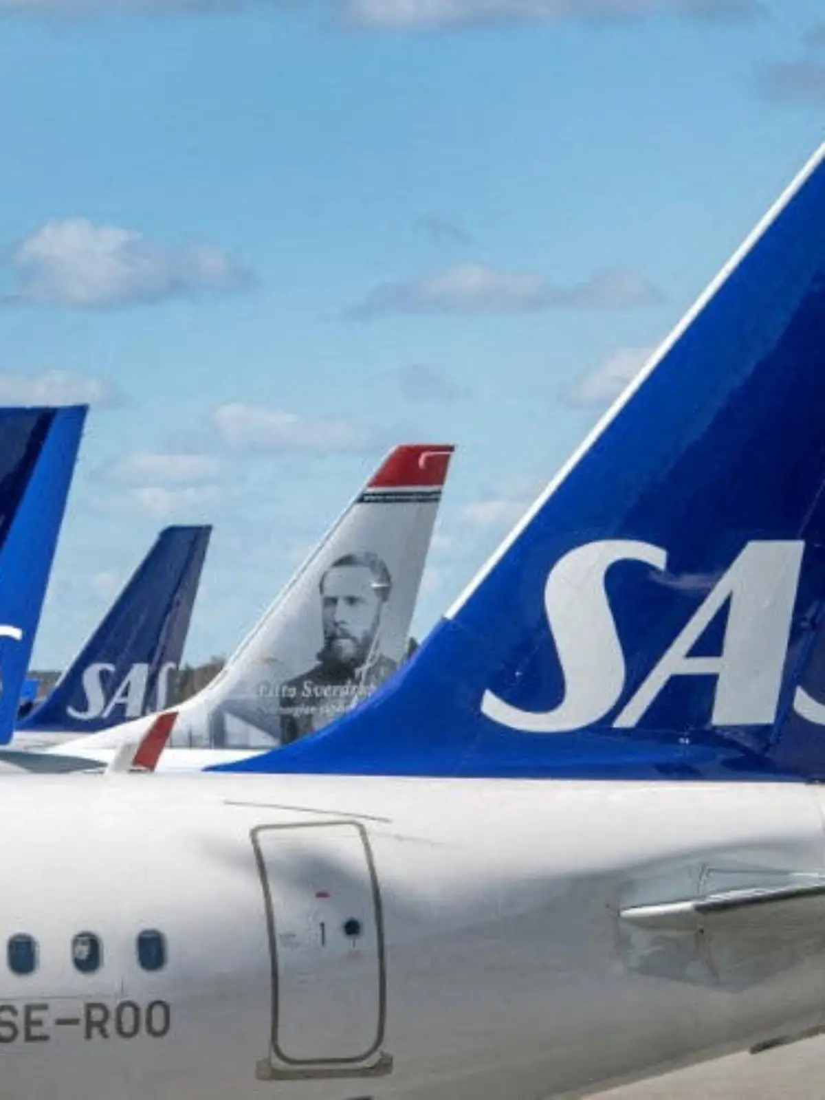 FILE PHOTO: Scandinavian Airlines (SAS) planes are pictured at the Arlanda airport, north of Stockholm, Sweden April 9, 2020. Anders Wiklund/TT News Agency/via REUTERS/File Photo