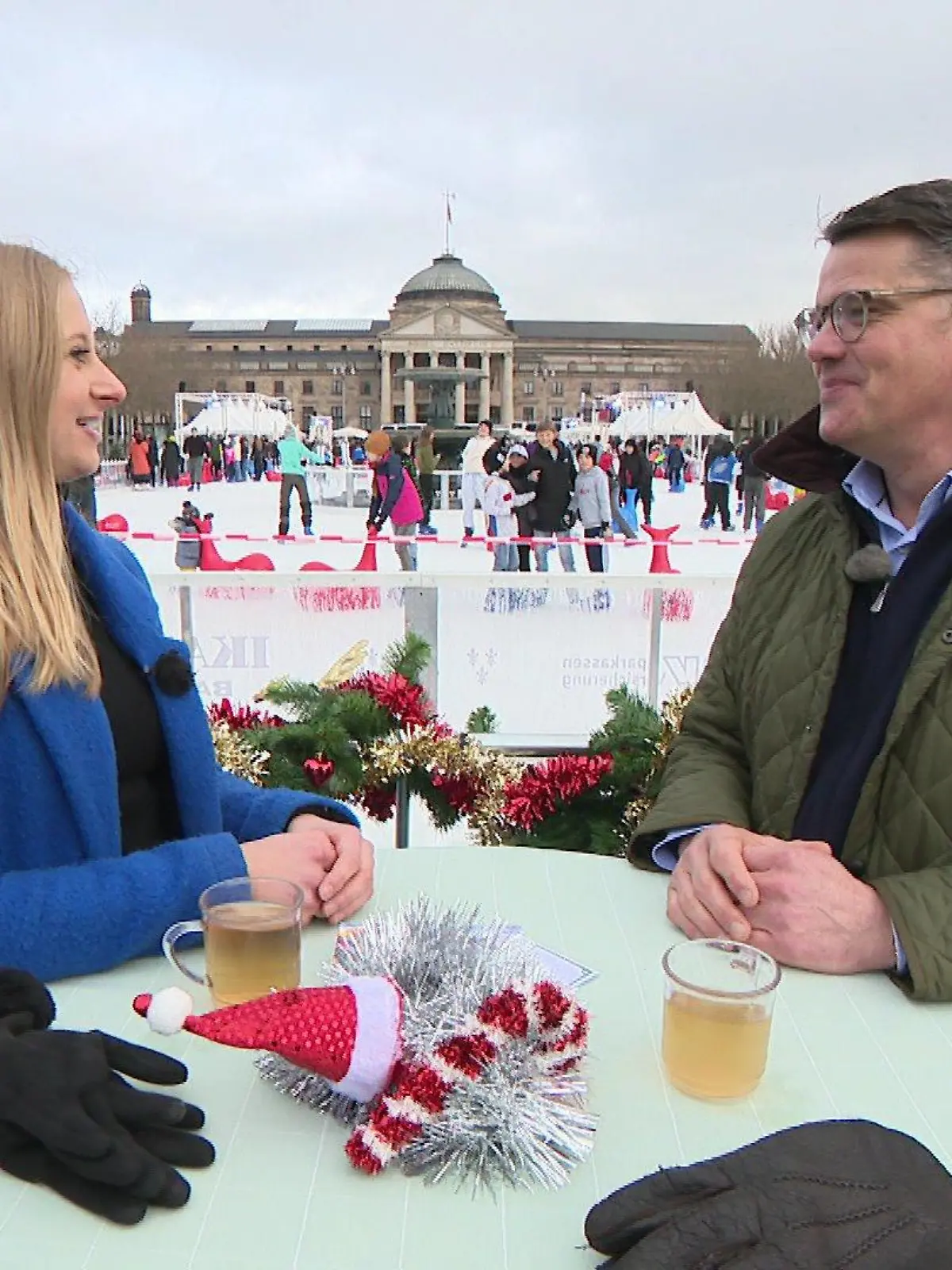 RTL Hessen Reporterin im Gespräch mit Ministerpräsident Boris Rhein.
