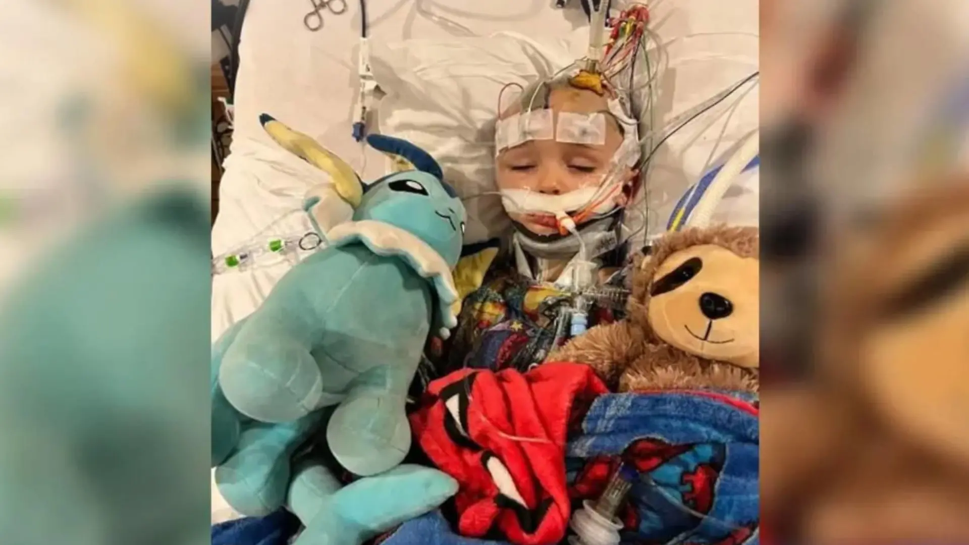 Hilflos liegt er der kleine Noah da - er liegt im Krankenhaus, weil ihn ein Zwölfjähriger verprügelt haben soll.