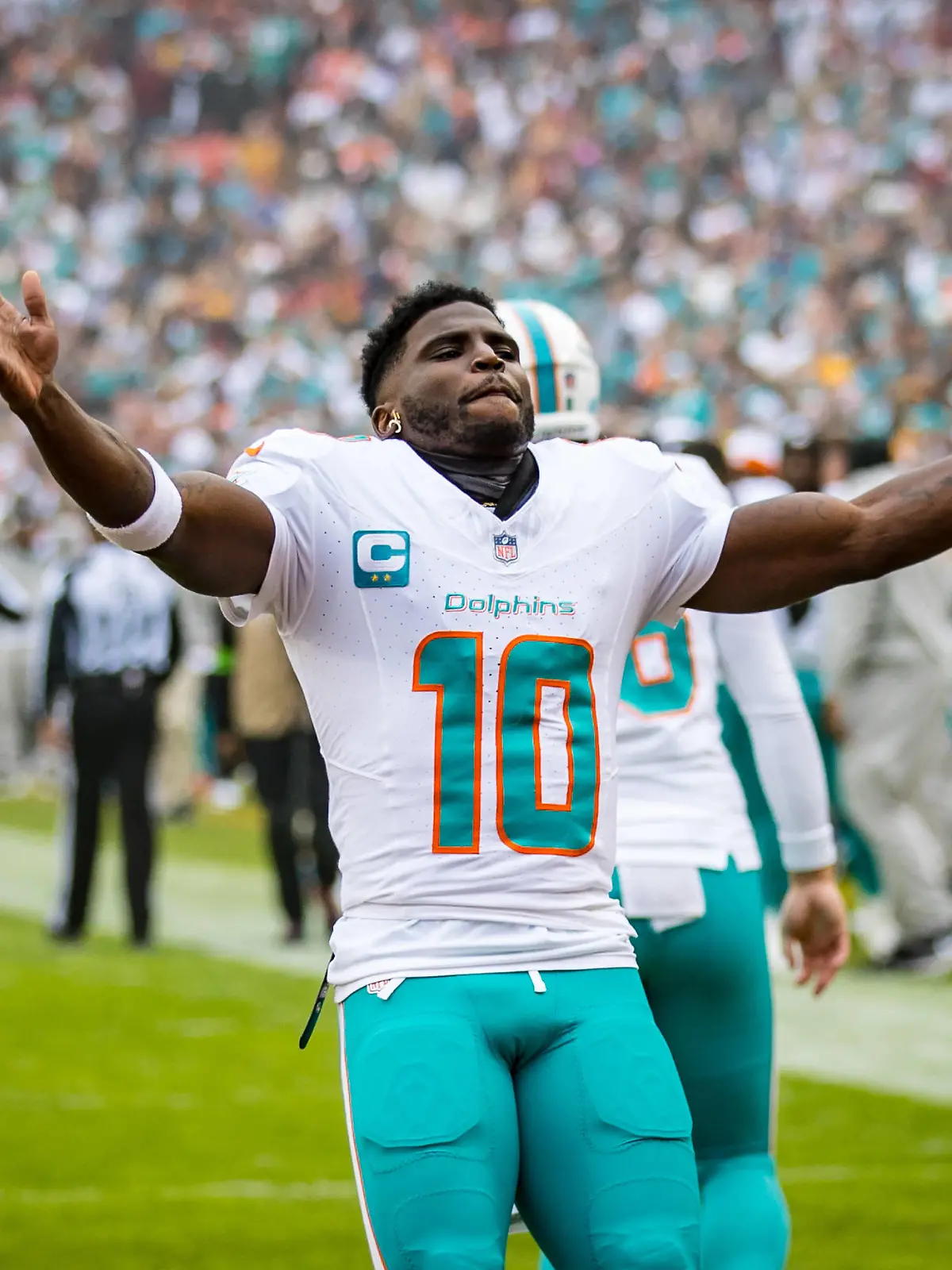 December 3, 2023: Miami Dolphins wide receiver Tyreek Hill 10 riles up the crowd before the game between the Miami Dolphins and Washington Commanders played at FedEd Field in Landover, Maryland. /Cal Media USA - ZUMAc04_ 20231203_zma_c04_416 Copyright: xCoryxRoysterx