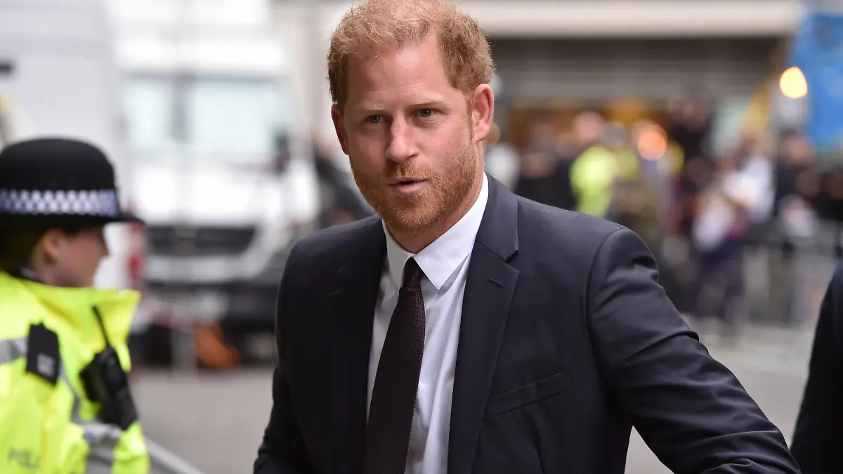 ARCHIV - 06.06.2023, Großbritannien, London: Prinz Harry, Herzog von Sussex, trifft vor dem High Court in London ein. Im Prozess um die Schadenersatzklage Prinz Harrys und anderer Prominenter gegen den «Mirror»-Verlag wird an diesem Freitag mit einem Urteil gerechnet. (zu dpa "Urteil bei Prinz Harrys Klage gegen «Mirror»-Verlag erwartet") Foto: Thomas Krych/ZUMA Press Wire/dpa +++ dpa-Bildfunk +++