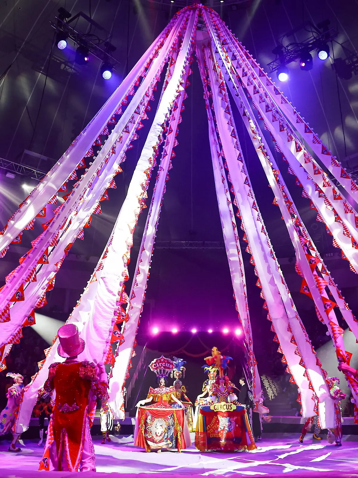 RUSSIA, SARATOV - OCTOBER 22, 2022: Artists of Gia Eradze s Royal Circus perform during the Princess of Circus festival of circus art held at the Saratov State Circus. Alexander Ryumin/TASS PUBLICATIONxINxGERxAUTxONLY 55491748