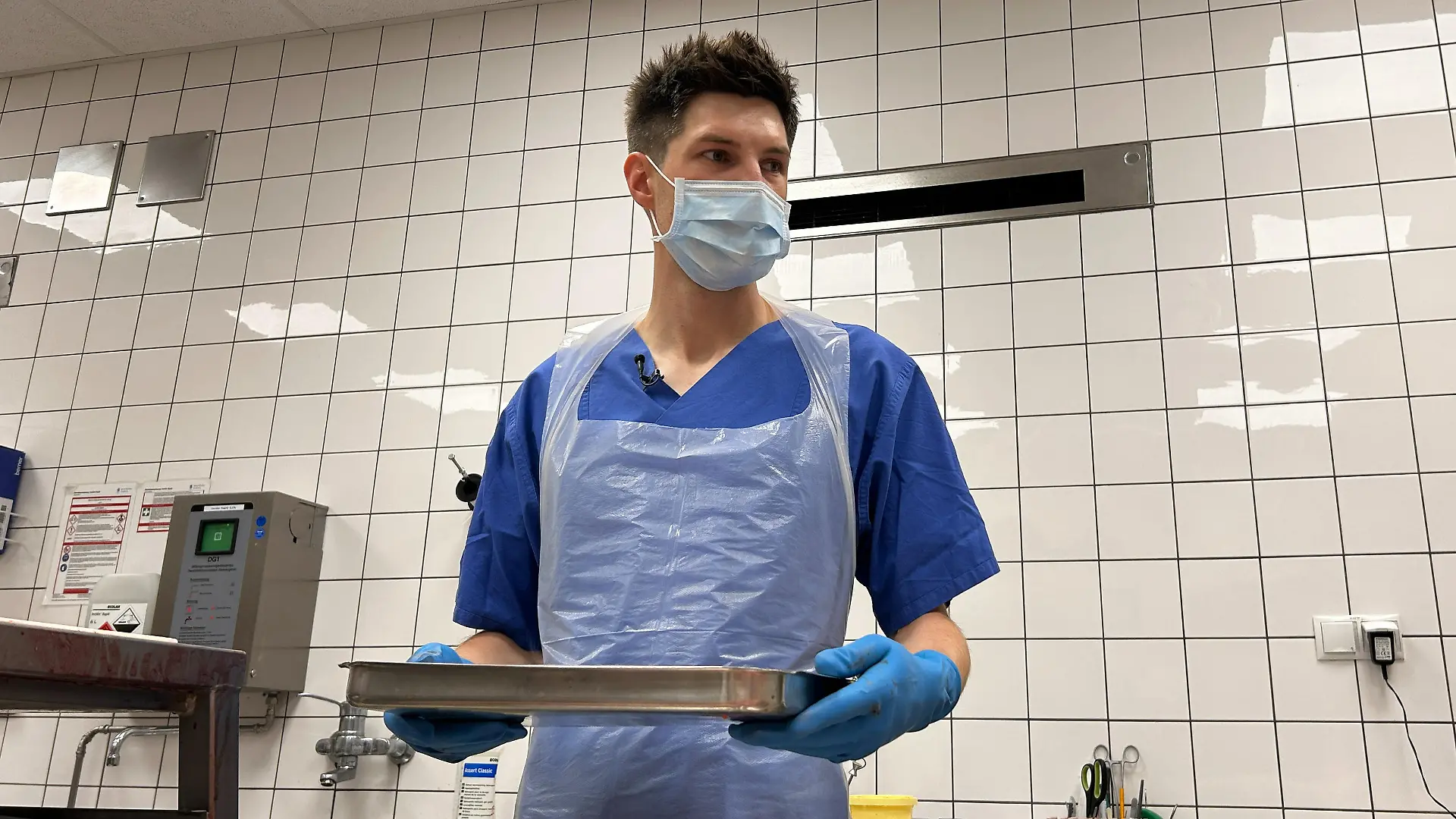 Einen Tag in der Rechtsmedizin Schmidt macht mit