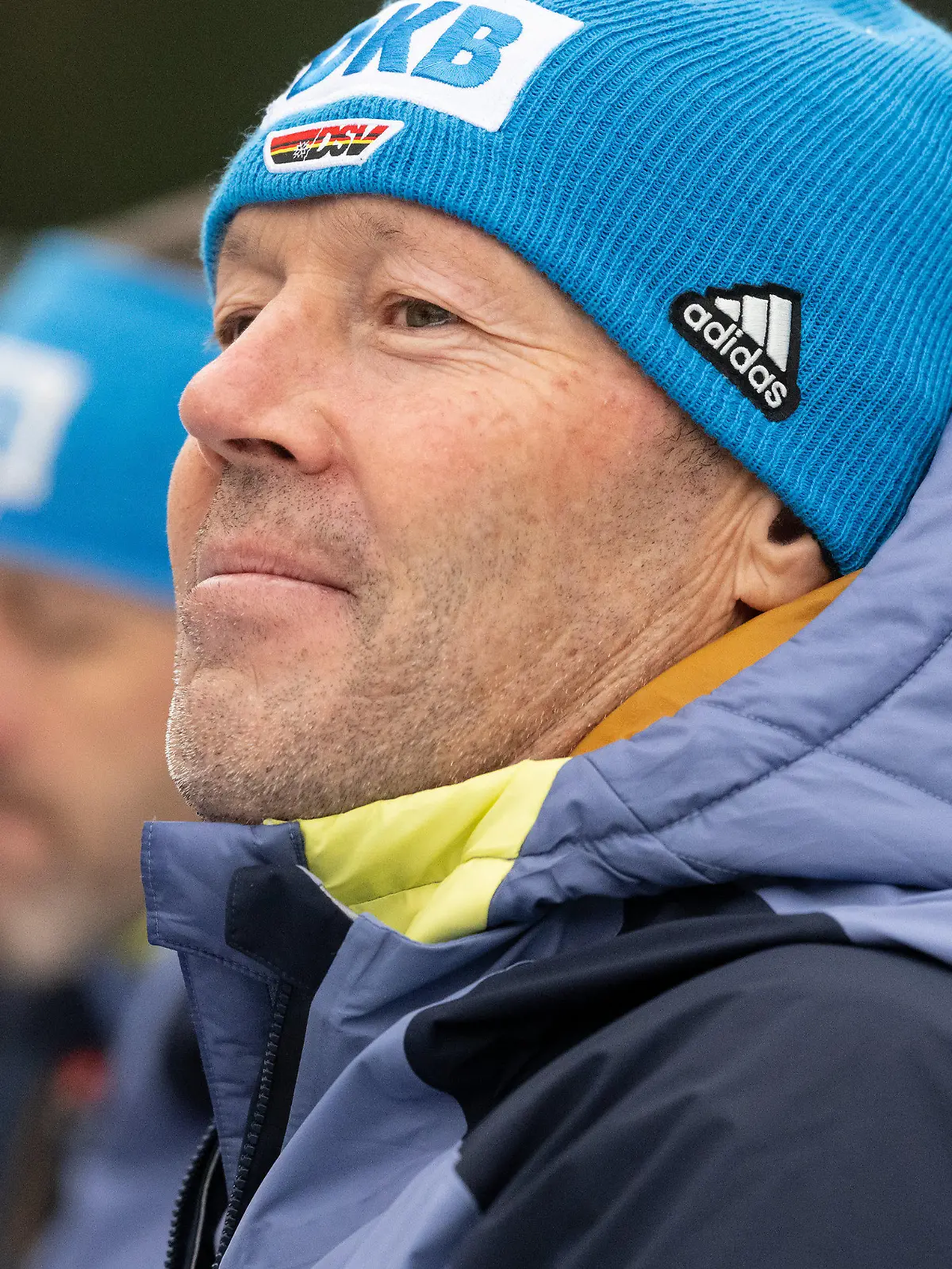 ARCHIV - 10.01.2023, Bayern, Ruhpolding: Biathlon: Weltcup, Training, Männer in der Chiemgau Arena. Trainer Uros Velepec von Deutschland verfolgt das Training. Velepec hat großen Anteil am neuen deutschen Erfolg. (zu dpa: «Mit Psycho-Tricks und Risiko: Velepec macht Biathleten besser») Foto: Sven Hoppe/dpa +++ dpa-Bildfunk +++