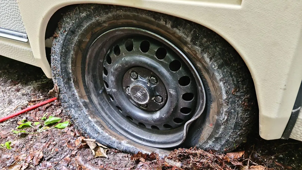 Wohnwagen in Schlucht