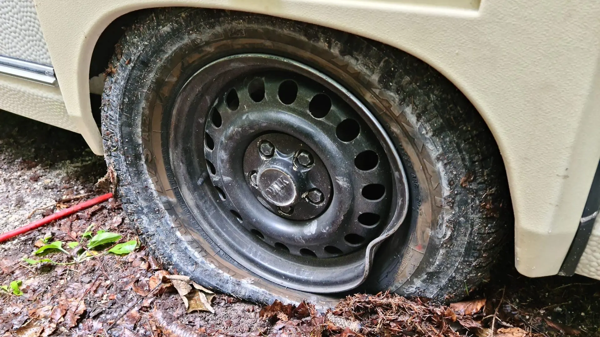 Wohnwagen in Schlucht