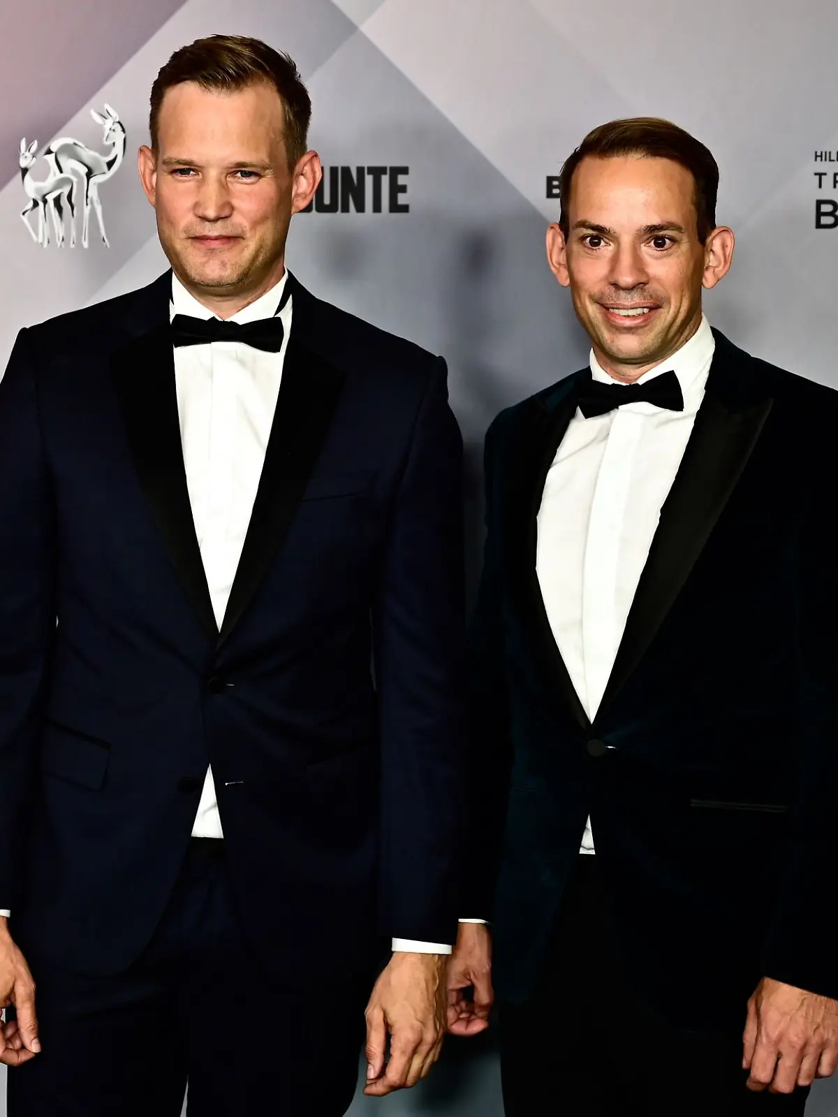 Hendrik Streeck (l), Direktor des Instituts für Virologie an der Uniklinik in Bonn, und sein Mann Paul Zubeil.