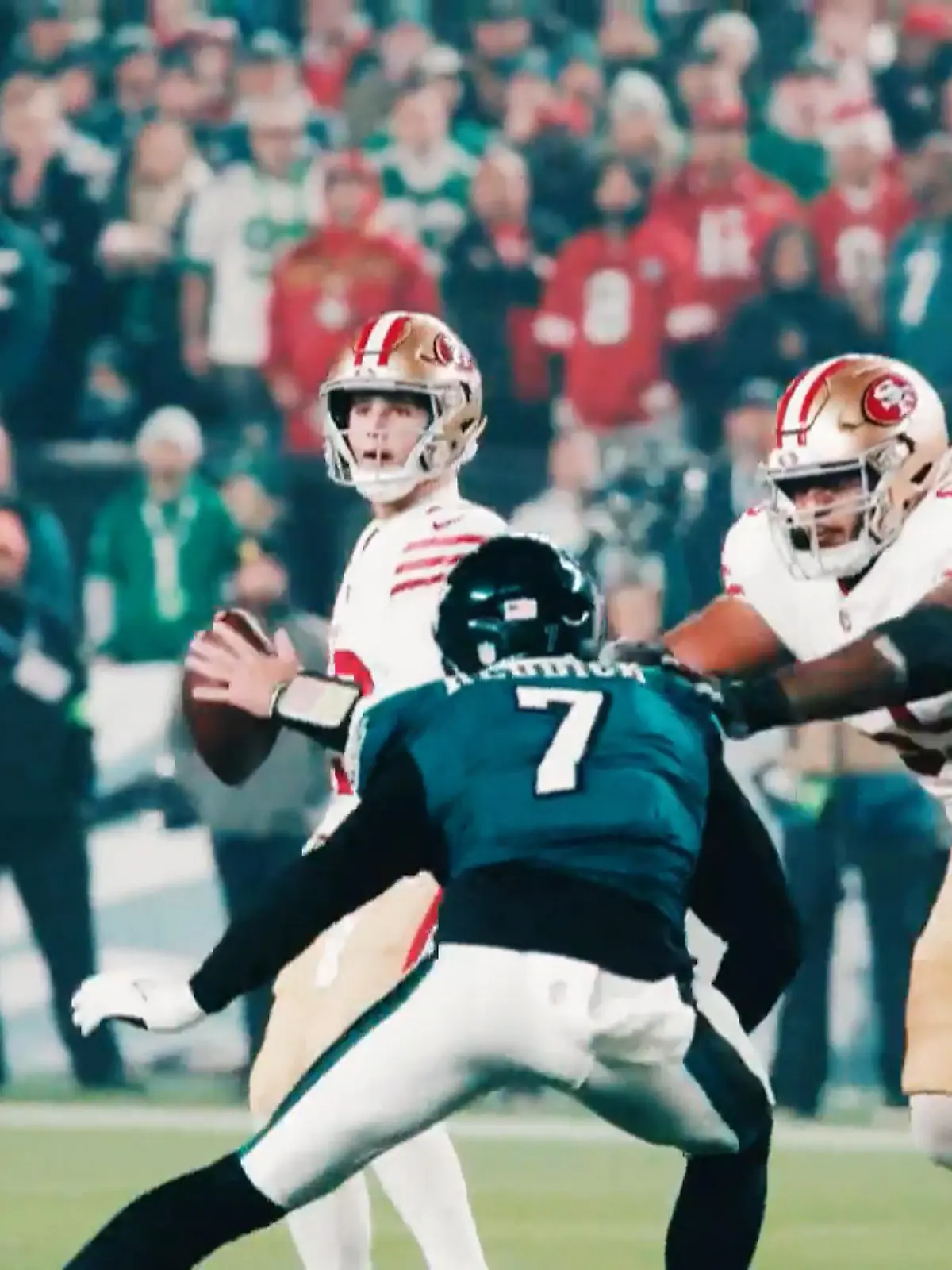 Brock Purdy war der letzte Pick des NFL Draft 2022! Aus einer Chance wird eine unglaubeliche Erfolgsstory. Der Quarterback der San Francisco 49ers braucht nur wenige Monate, um sich von "Mr. Irrelevant" - dem Spitznamen für den letzten des NFL-Picks -  zu einem der ganz großen Stars der NFL zu entwickeln. Purdy spielt von Woche zu Woche auf konstant hohem Level, macht aus den 49ers einen ernsthaften Titelkandidaten. Und nicht nur auf dem Platz läuft es für den 23-Jährigen.