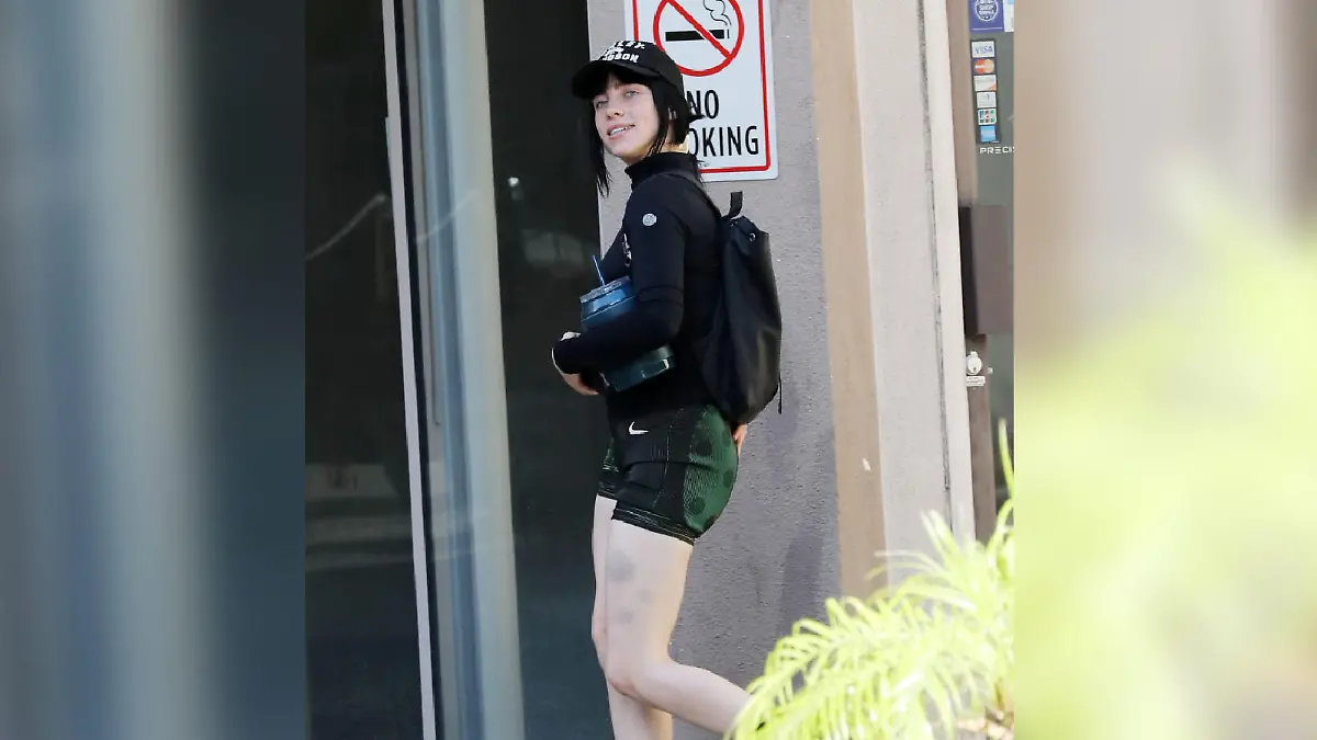 Billie Eilish nach dem Sport von Paparazzi abgelichtet