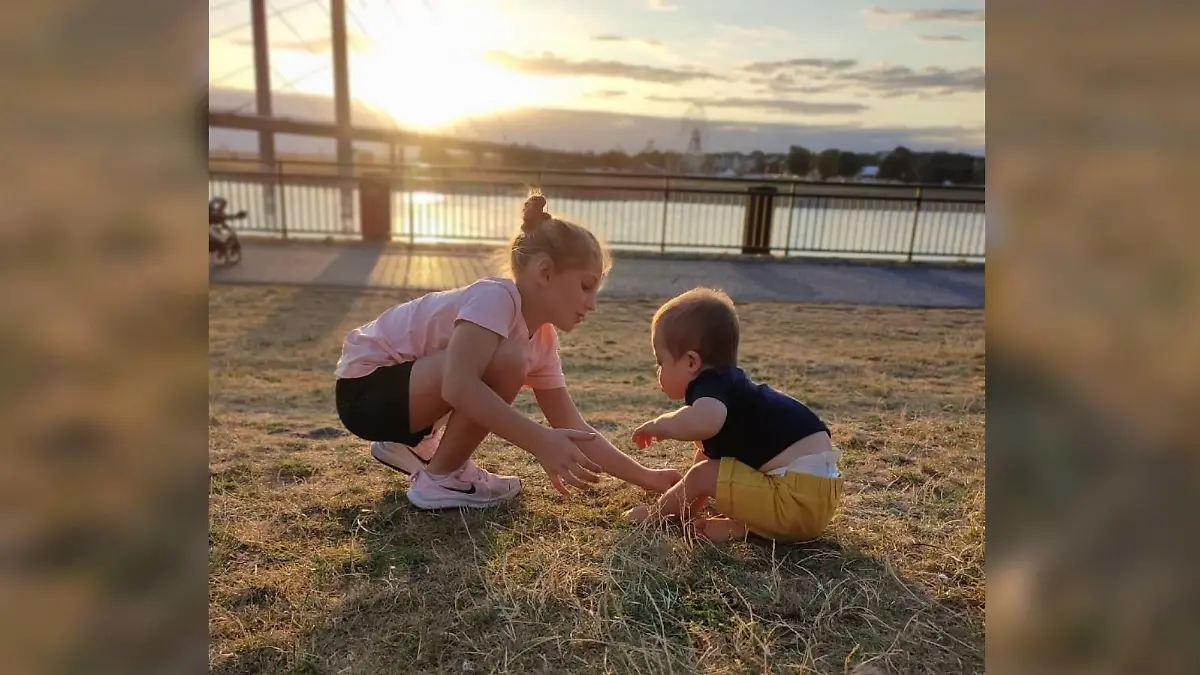 Jamal mit seiner großen Schwester Liyanna (7).