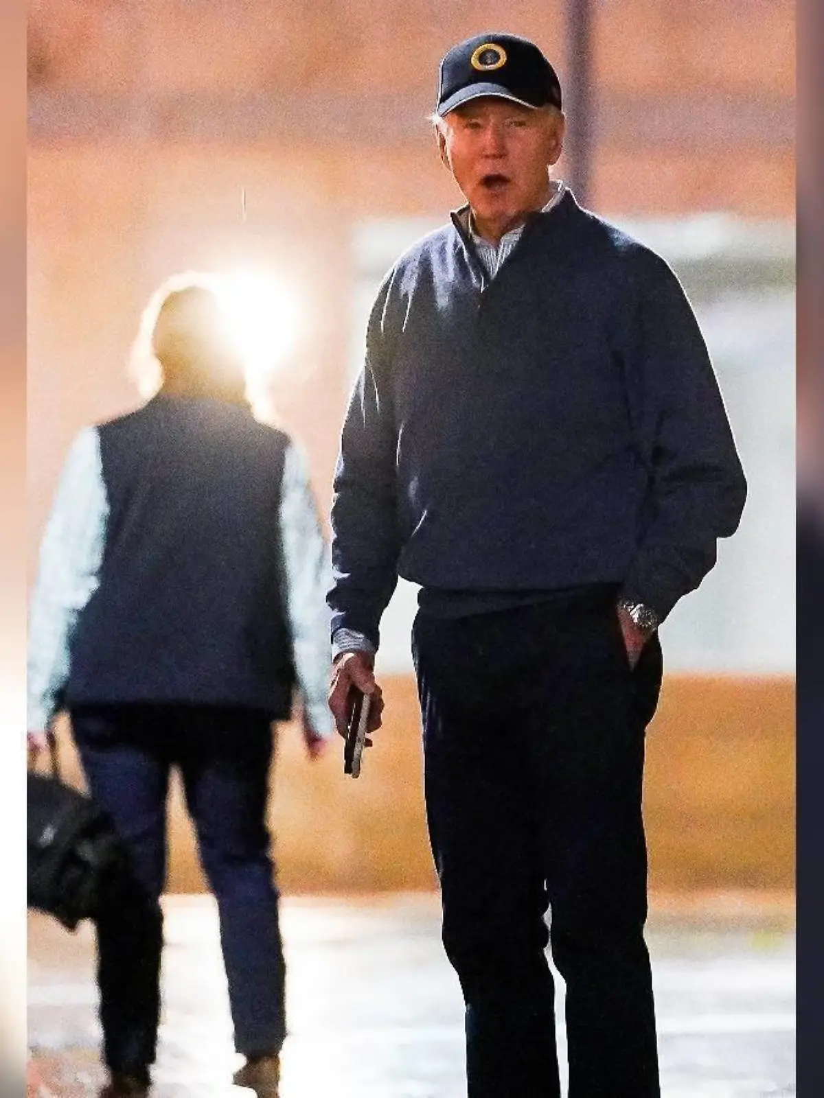 US-Präsident Joe Biden (81) kommt am Sonntag mit dem Schrecken davon.