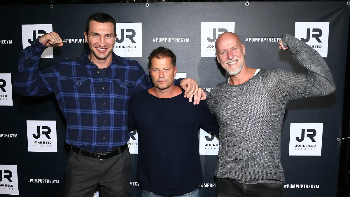  Wladimir Klitschko und Til Schweiger und Rainer Schaller bei der Eroeffnung des JOHN REED FITNESS MUSIC CLUB in Berlin Gesundbrunnen. *** Wladimir Klitschko and Til Schweiger and Rainer Schaller at the opening of the JOHN REED FITNESS MUSIC CLUB in Berlin Gesundbrunnen Copyright: xEventpressxRadkex