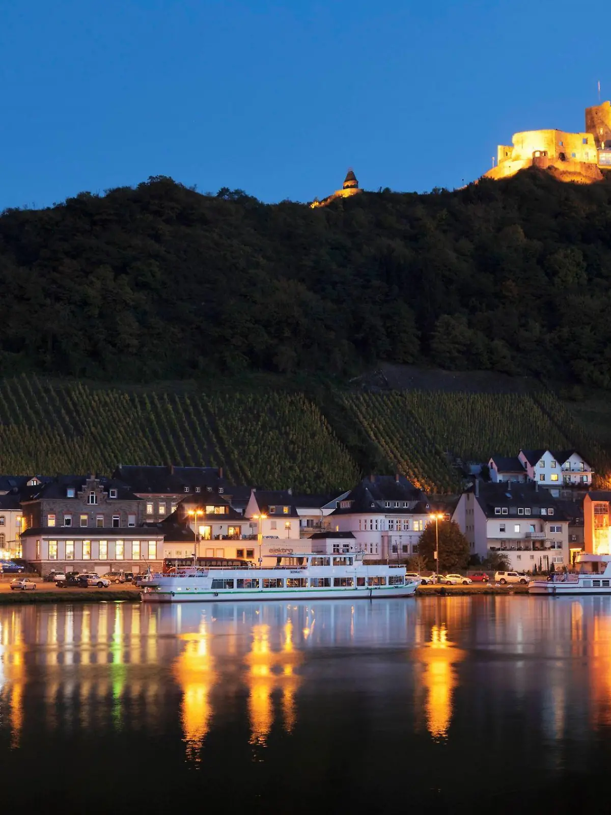 Die Burg Landshut in Bernkastel-Kues mit ihrem herrlichen Blick auf die Mosel.