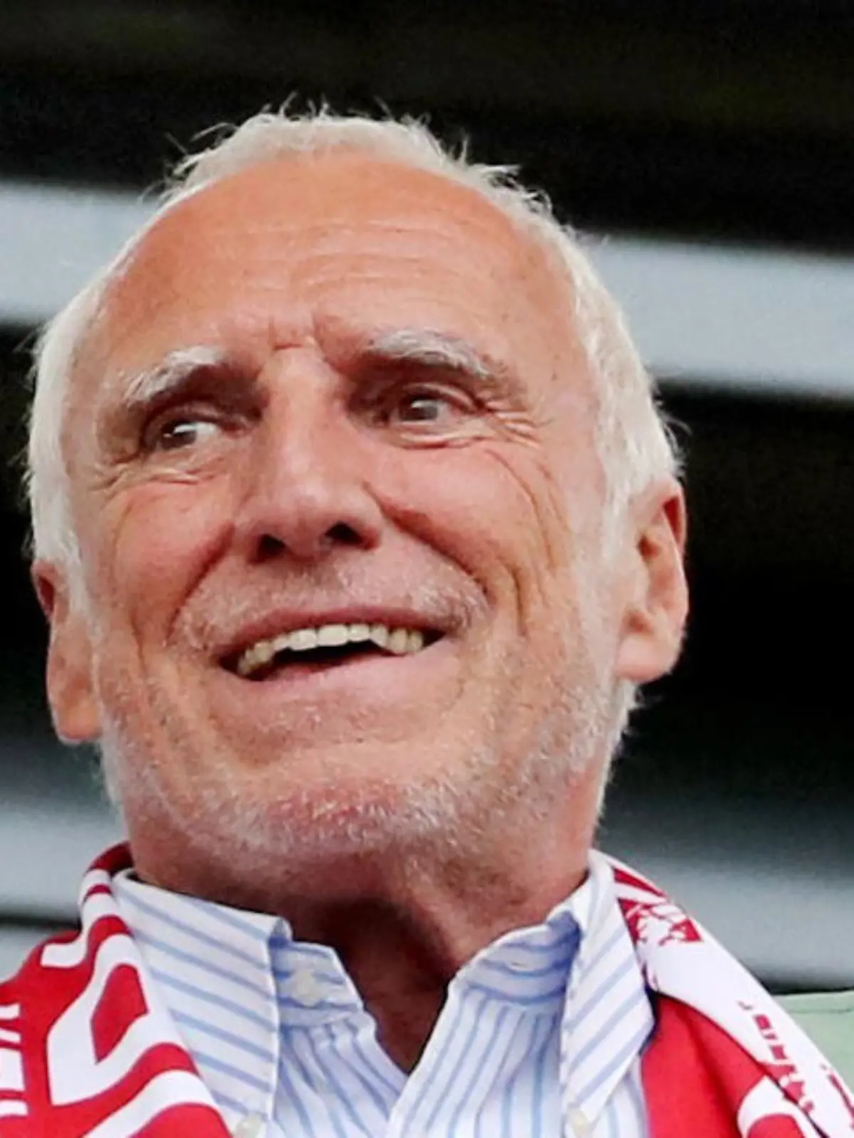 ARCHIV - 12.05.2017, Sachsen, Leipzig: Der österreichische Milliardär und Red-Bull-Boss Dietrich Mateschitz kommt zum Spiel RB Leipzig - Bayern München in die Red Bull Arena. Red-Bull-Gründer Dietrich Mateschitz ist tot. Der österreichische Multimilliardär starb im Alter von 78 Jahren. Foto: Jan Woitas/dpa-Zentralbild/dpa +++ dpa-Bildfunk +++