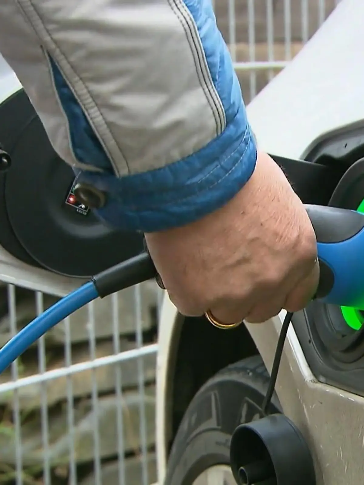 Bild zu: "Regierung streicht E-Auto-Prämie"