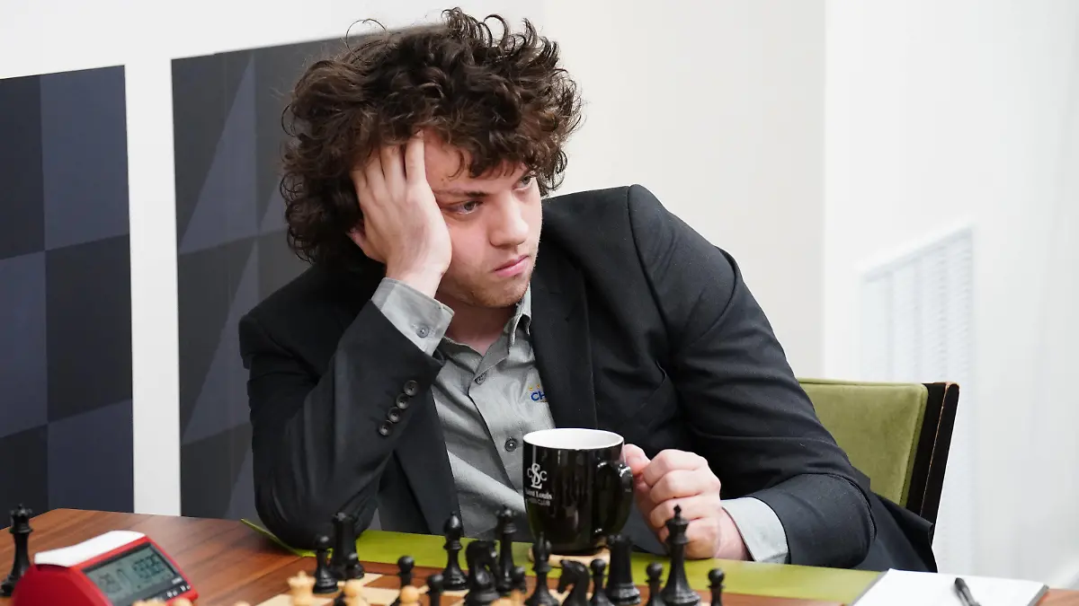 Sport Bilder des Tages Chess Grandmaster Hans Niemann 19 waits for his competition Chess Grandmaster Dariusz Swiercz to return to the table during Round seven of the U.S. Championship 2022 at the St. Louis Chess Club in St. Louis on Wednesday, October 12, 2022. PUBLICATIONxINxGERxSUIxAUTxHUNxONLY SLP2022101202 BILLxGREENBLATT
