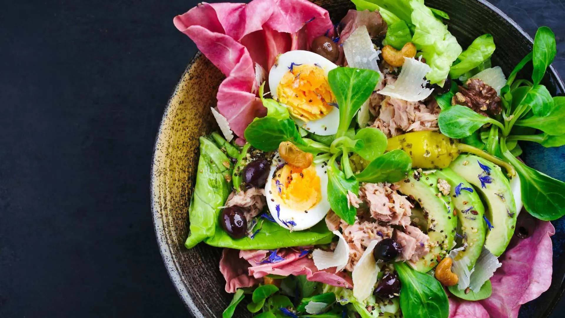 Die Gerichte der Thonon-Diät müssen nicht eintönig sein, zum Beispiel dieser bunte Salat mit Ei.