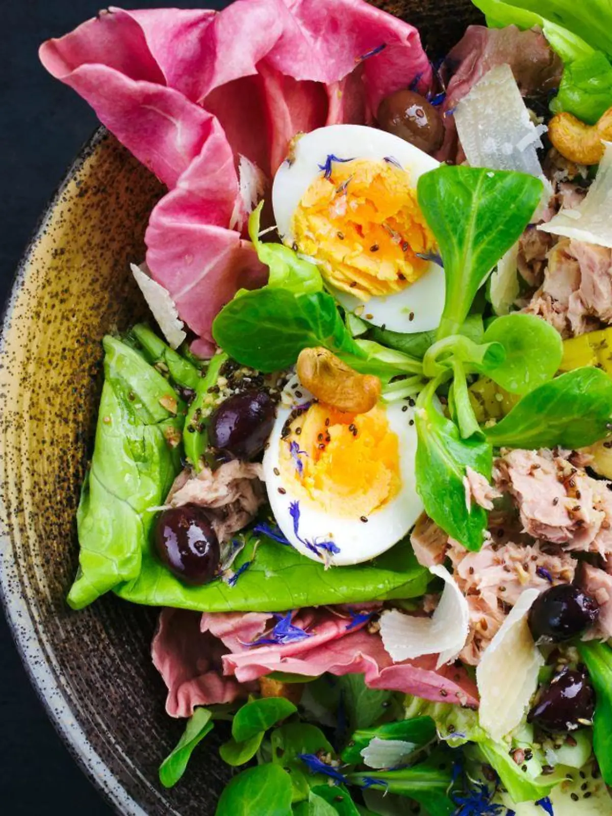 Die Gerichte der Thonon-Diät müssen nicht eintönig sein, zum Beispiel dieser bunte Salat mit Ei.