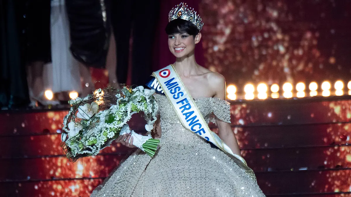 ; Miss Nord-Pas-de-Calais, Eve Gilles elue Miss France 2024.
Election de Miss France 2024 en direct sur TF1 du Zenith de Dijon. Emission Miss France 2024 prÃ'sentÃ'e par Jean-Pierre Foucault. Dijon, FRANCE - 16/12/2024//01PIERREVILLARD_VILLARD.031/Credit:PIERRE VILLARD/SIPA/2312170320