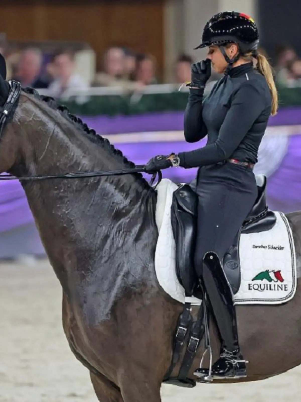Verabschiedung aus dem Showtime FRH, das Erfolgspferd von Dorothee Schneider GER, Emotionen, 50. Internationales Festhallen Reitturnier Frankfurt, 50. IFRF, Reitturnier, , 16.12.2023, - *** Farewell from the sport Showtime FRH, the successful horse of Dorothee Schneider GER , Emotions, 50 International Festhalle Riding Tournament Frankfurt, 50 IFRF, Riding Tournament, , 16 12 2023,