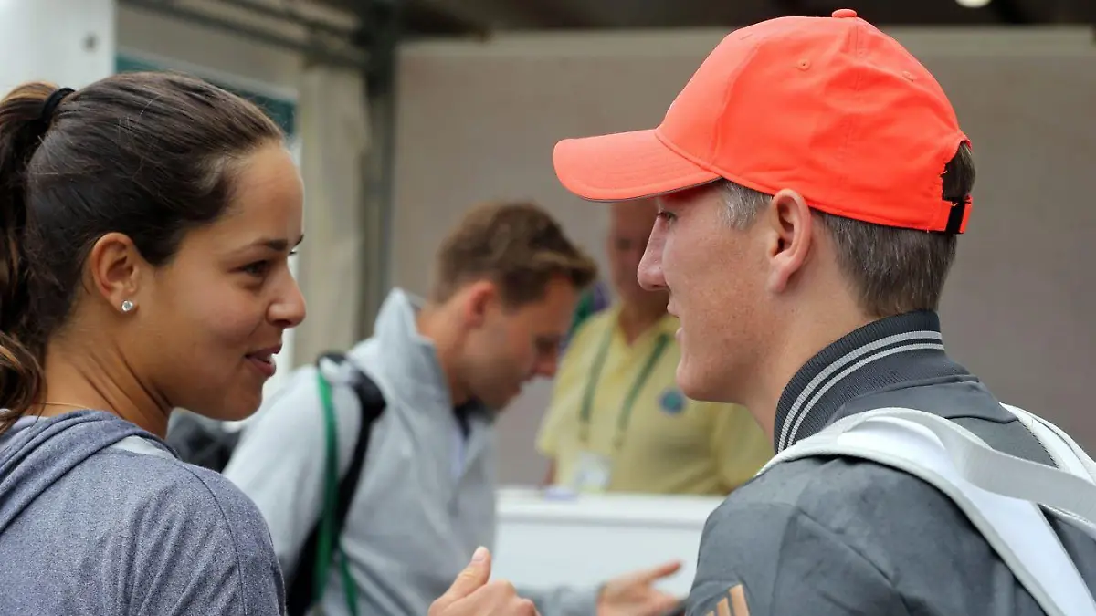 Ana Ivanovic und Bastian Schweinsteiger duellieren sich gerne im Tennis.