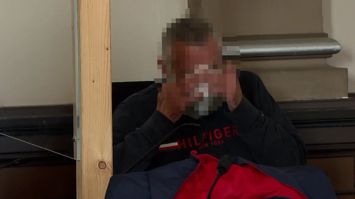 Mohammad E. wird vorgeworfen, seine Ehefrau am 30. März 2022 in der Wohnung in Weyhe erstochen zu haben.