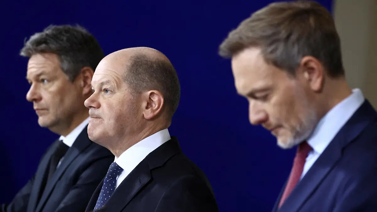 German Chancellor Olaf Scholz, Finance Minister Christian Lindner, and Economy and Climate Minister Robert Habeck present the 2024 budget in Berlin, Germany, December 13, 2023. REUTERS/Liesa Johannssen     TPX IMAGES OF THE DAY