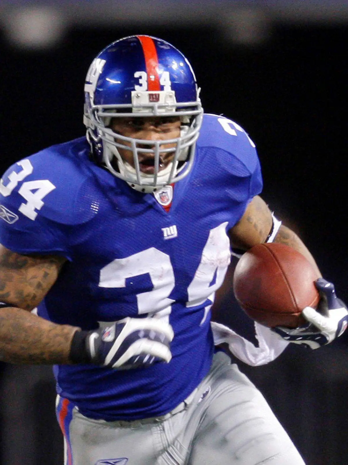 FILE - New York Giants running back Derrick Ward carries against the Carolina Panthers in an NFL football game in East Rutherford, N.J., Dec. 21, 2008. Ward has been arrested in Los Angeles on suspicion of robbery. Ward, 43, was arrested Monday, Dec. 18, 2023, in the North Hollywood area, police said. He was being held Tuesday on $250,000 bail, according to a Los Angeles County Sheriff's Department inmate search website. (AP Photo/Kathy Willens, File)
