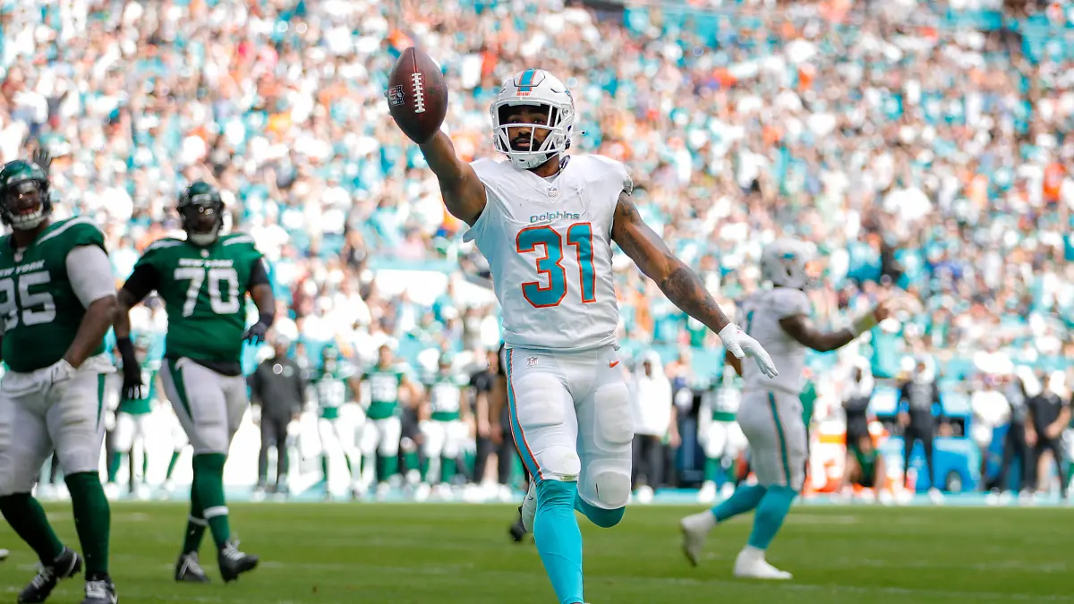 NFL, American Football Herren, USA New York Jets at Miami Dolphins Dec 17, 2023 Miami Gardens, Florida, USA Miami Dolphins running back Raheem Mostert 31 runs the football for a touchdown against the New York Jets during the first quarter at Hard Rock Stadium. Miami Gardens Hard Rock Stadium Florida USA, EDITORIAL USE ONLY PUBLICATIONxINxGERxSUIxAUTxONLY Copyright: xSamxNavarrox 20231217_cc_na2_057