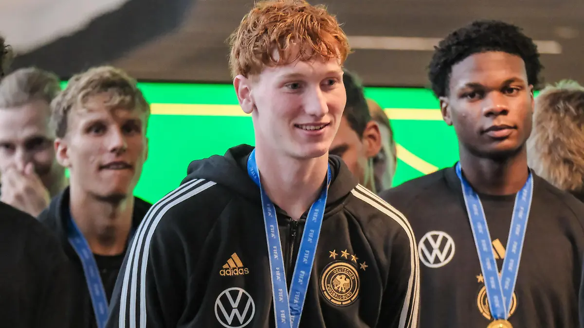 konstantin Heide Deutschland, GER, Offizieller Empfang der Deutschen U17, U 17 Fußballnationalmannschaft, U17 Weltmeister, 2023, am DFB Campus, 04.12.2023 GER, Offizieller Empfang der Deutschen U17 Fußballnationalmannschaft, U17 Weltmeister, 2023, am DFB Campus, 04.12.2023 Frankfurt *** konstantin Heide Germany , GER, Official reception of the German U17 national soccer team, U17 world champions, 2023, at the DFB Campus, 04 12 2023 GER, Official reception of the German U17 national soccer team, U17 world champions, 2023, at the DFB Campus, 04 12 2023 Frankfurt Copyright: xEibner-Pressefoto/FlorianxWieganx EP_FWD