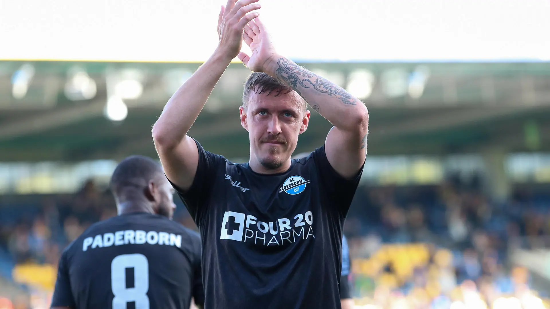 08.10.2023, xtgx, Fussball 2. Bundesliga, Fussball 2. Bundesliga, Eintracht Braunschweig - SC Paderborn 07 emspor, v.l. Max Kruse Paderborn, 10 Jubel ueber den Sieg, Jubel nach Spielende DFL/DFB REGULATIONS PROHIBIT ANY USE OF PHOTOGRAPHS as IMAGE SEQUENCES and/or QUASI-VIDEO Braunschweig *** 08 10 2023, xtgx, football 2 Bundesliga, football 2 Bundesliga, Eintracht Braunschweig SC Paderborn 07 emspor, v l Max Kruse Paderborn, 10 cheering about the victory, cheering after the end of the game DFL DFB REGULATES PROHIBIT ANY USE OF PHOTOGRAPHS as IMAGE SEQUENCES and or QUASI VIDEO Braunschweig