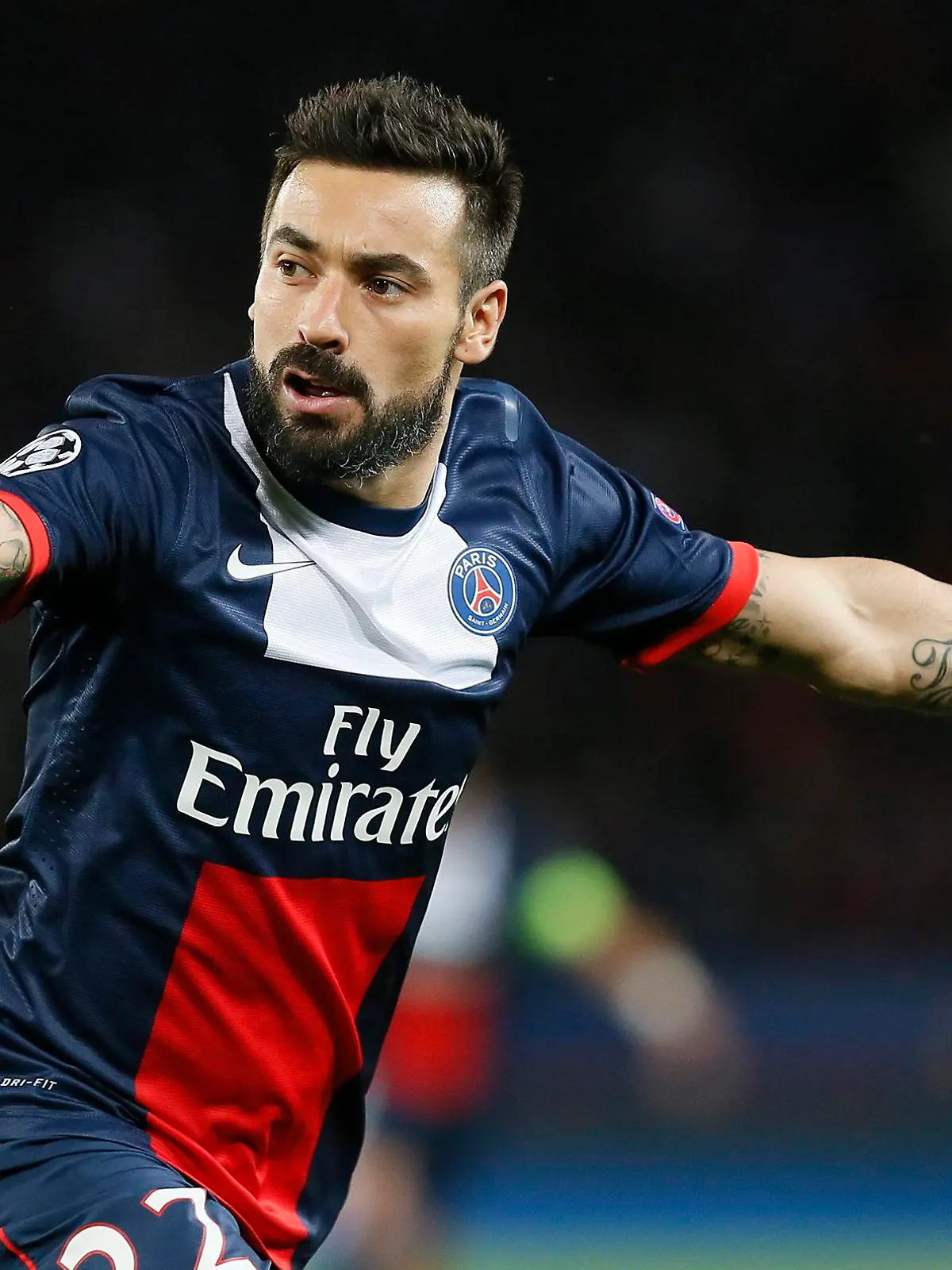 epa04151386 Paris Saint Germain player Ezequiel Lavezzi celebrates scoring a goal during the UEFA Champions League quarter final first leg soccer match between Paris Saint Germain and Chelsea FC at the Parc des Princes stadium, in Paris, France, 02 April 2014. EPA/IAN LANGSDON +++(c) dpa - Bildfunk+++