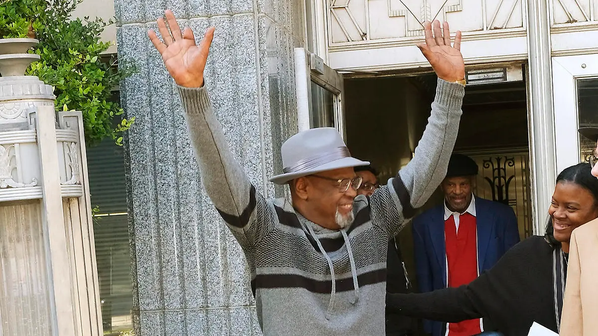 Glynn Simmons reacts after stepping out of the courthouse after Judge Amy Palumbo ruled to approve his "actual innocence" claim during a hearing at the Oklahoma County Courthouse Tuesday, Dec. 19, 2023, in Oklahoma City, Okla. (Doug Hoke/The Oklahoman via AP)