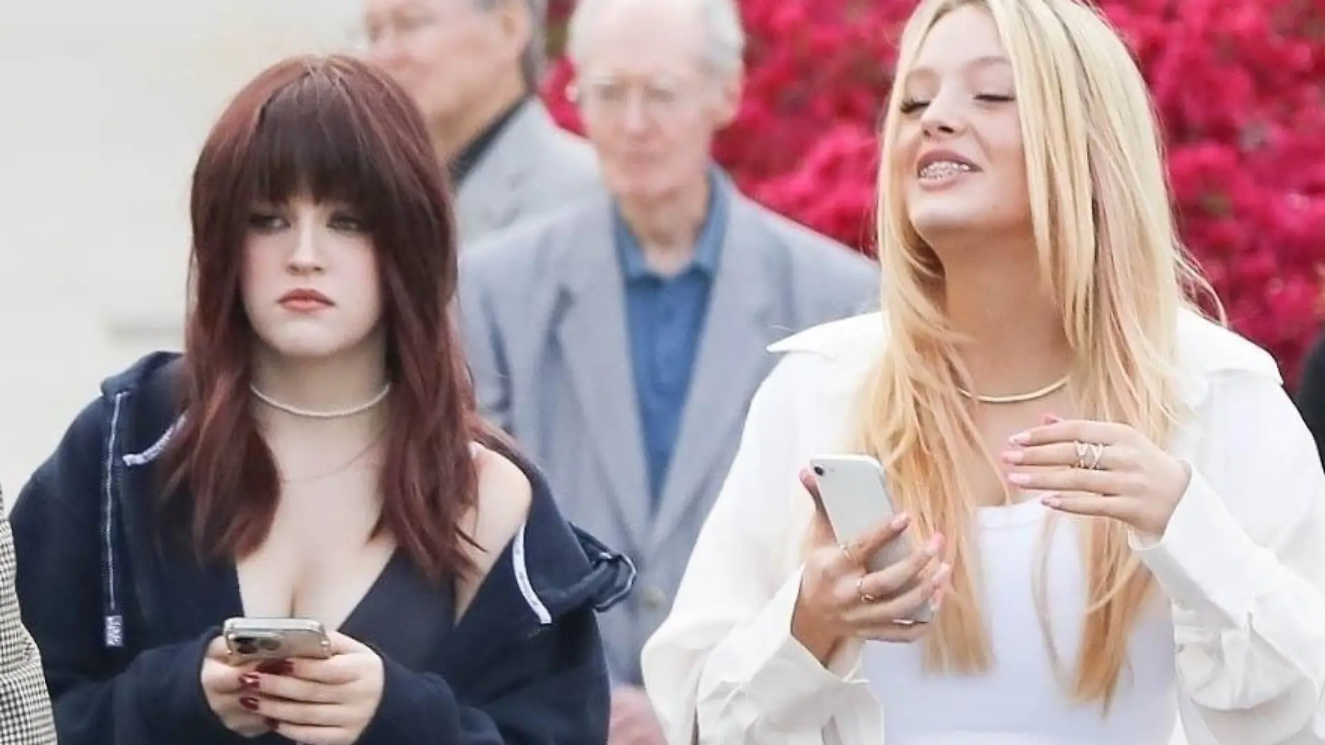 SONDERKONDITIONEN: MINDESTHONORAR: *PREMIUM-EXCLUSIVE* Los Angeles, CA - Pictures taken on 05/19/23 - Lisa Marie Presley's twin daughters Harper and Finley Lockwood attend their middle school graduation with their father, Michael Lockwood. Their grandmother Priscilla Presley was in attendance, but remained separate from the rest of the family and left on her own. Priscilla settled a family trust dispute this week with Lisa Marie's oldest daughter Riley. Riley did not attend the graduation.
Pictured: Finley Aaron Love Lockwood, Harper Vivienne Ann Lockwood, Priscilla Presley
BACKGRID USA 20 MAY 2023