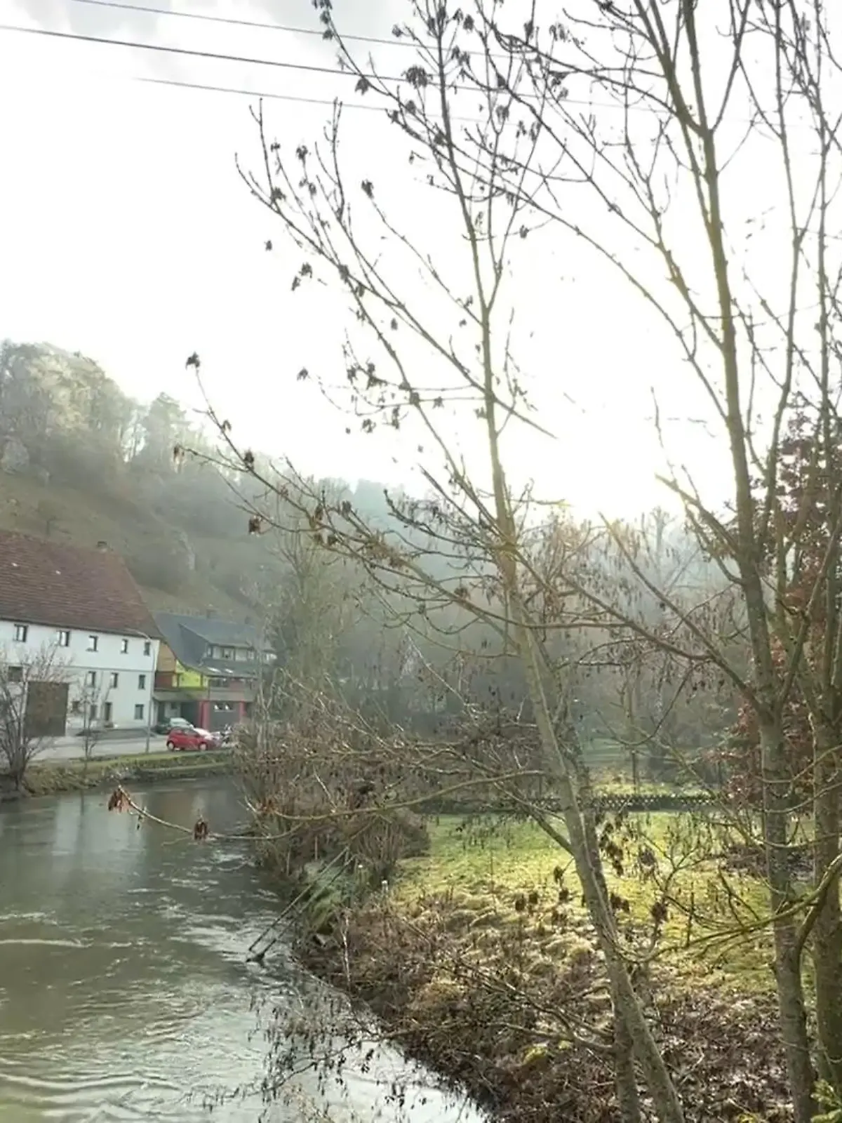 In Bingen wurde seit Sonntagabend ein zweijähriges Mädchen vermisst. Nur mit Schlafanzug bekleidet muss sie da Elternhaus verlassen haben. Nun wurde ihre Leiche aus einem Fluss geborgen.