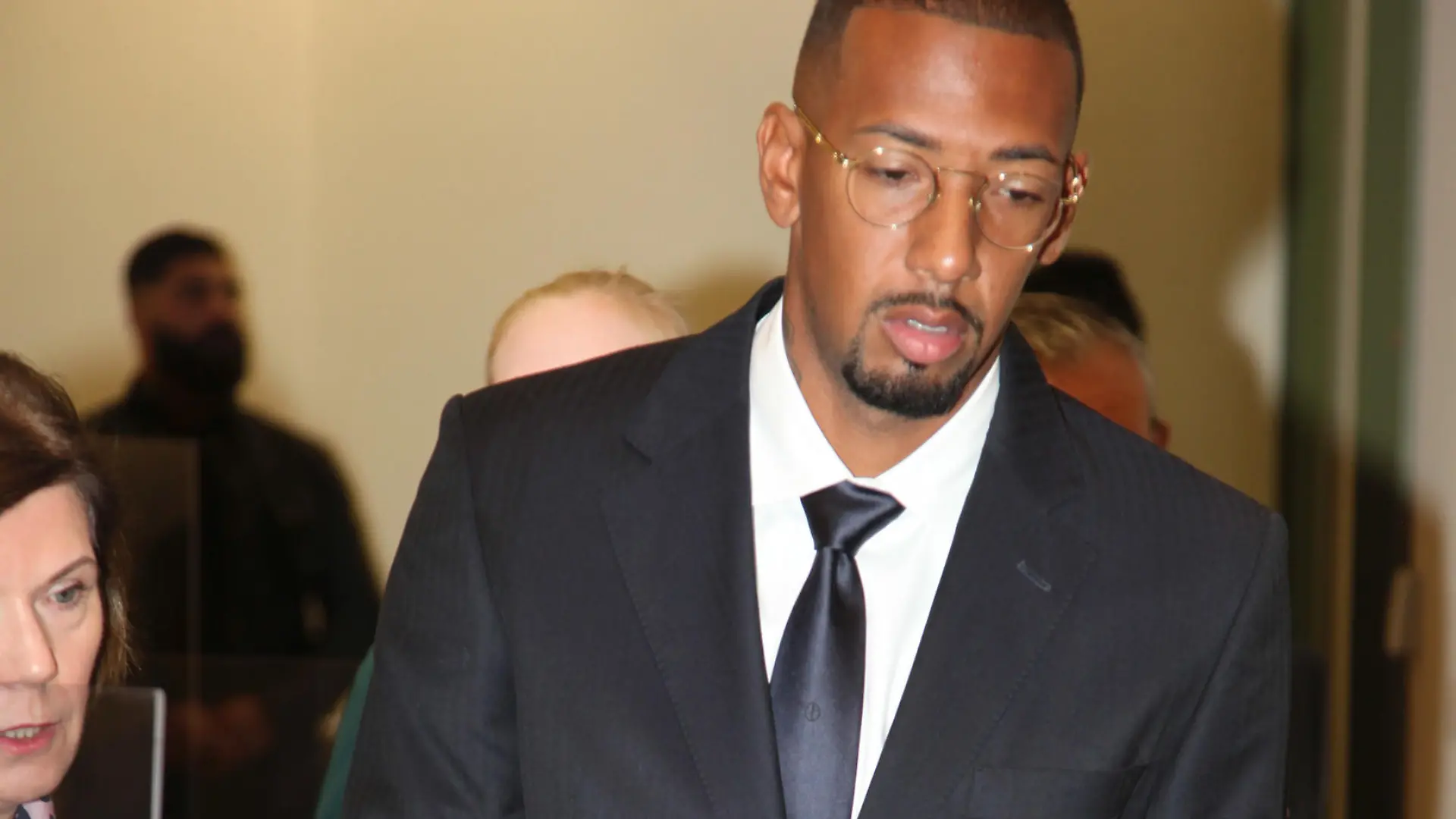 Ex-Nationalspieler Jerome Boateng vor dem Landgericht München . Heute am 21. OKT. 2022, der 2. Verhandlungstag gegen den langjährigen Fussball-Nationalspieler wegen Körperverletzung. Im Bild Jerome Boateng