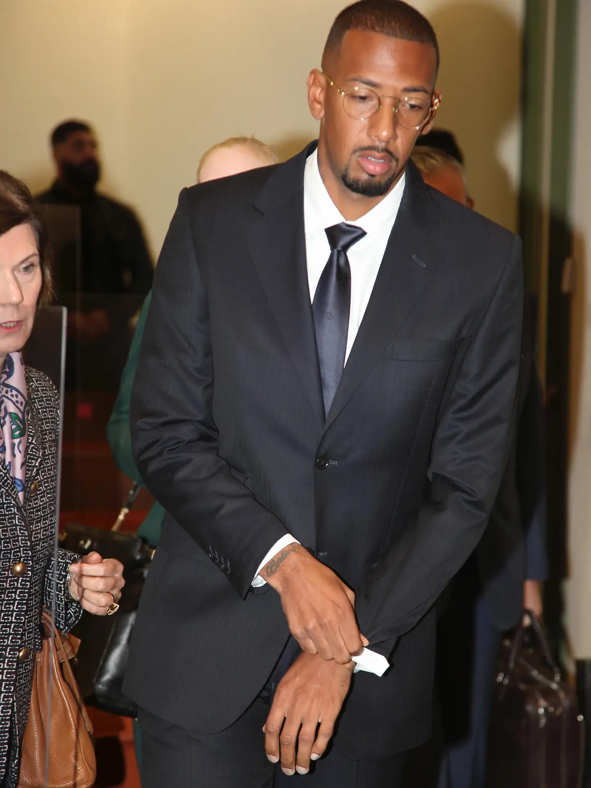 Ex-Nationalspieler Jerome Boateng vor dem Landgericht München . Heute am 21. OKT. 2022, der 2. Verhandlungstag gegen den langjährigen Fussball-Nationalspieler wegen Körperverletzung. Im Bild Jerome Boateng