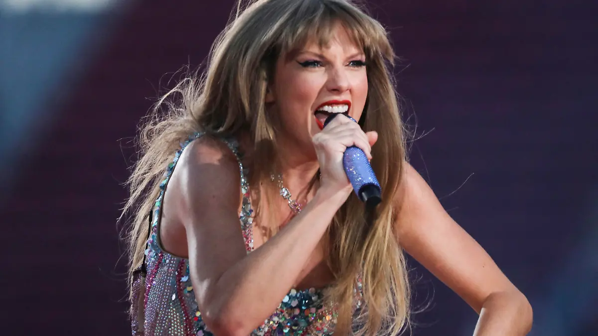 FILE - Taylor Swift performs at Levi's Stadium in Santa Clara, Calif. Friday, July 28, 2023. California's lieutenant governor and other elected officials on Tuesday, Aug. 1,2 023, urged Taylor Swift to postpone her Los Angeles concerts as a way to stand in solidarity with striking hotel workers.  (Jessica Christian/San Francisco Chronicle via AP, FIle)