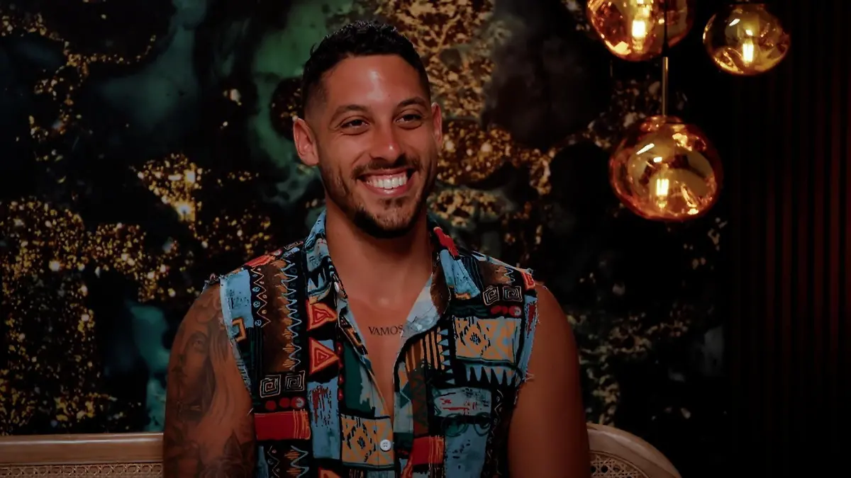 Da grinst er, der Gianluca: Der Bachelorette-Kandidat ist nun mal ehrlich und gibt offen zu, sein Sperma schon mal probiert zu haben.