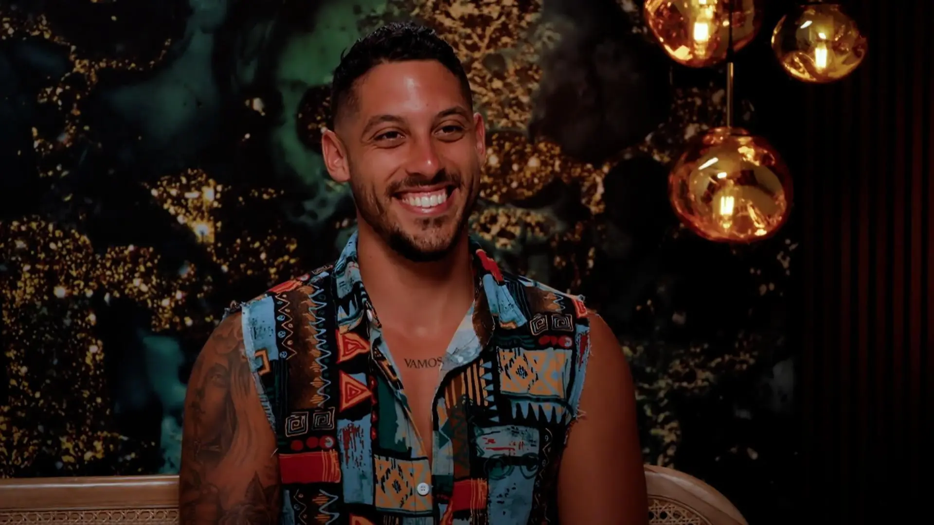 Da grinst er, der Gianluca: Der Bachelorette-Kandidat ist nun mal ehrlich und gibt offen zu, sein Sperma schon mal probiert zu haben.