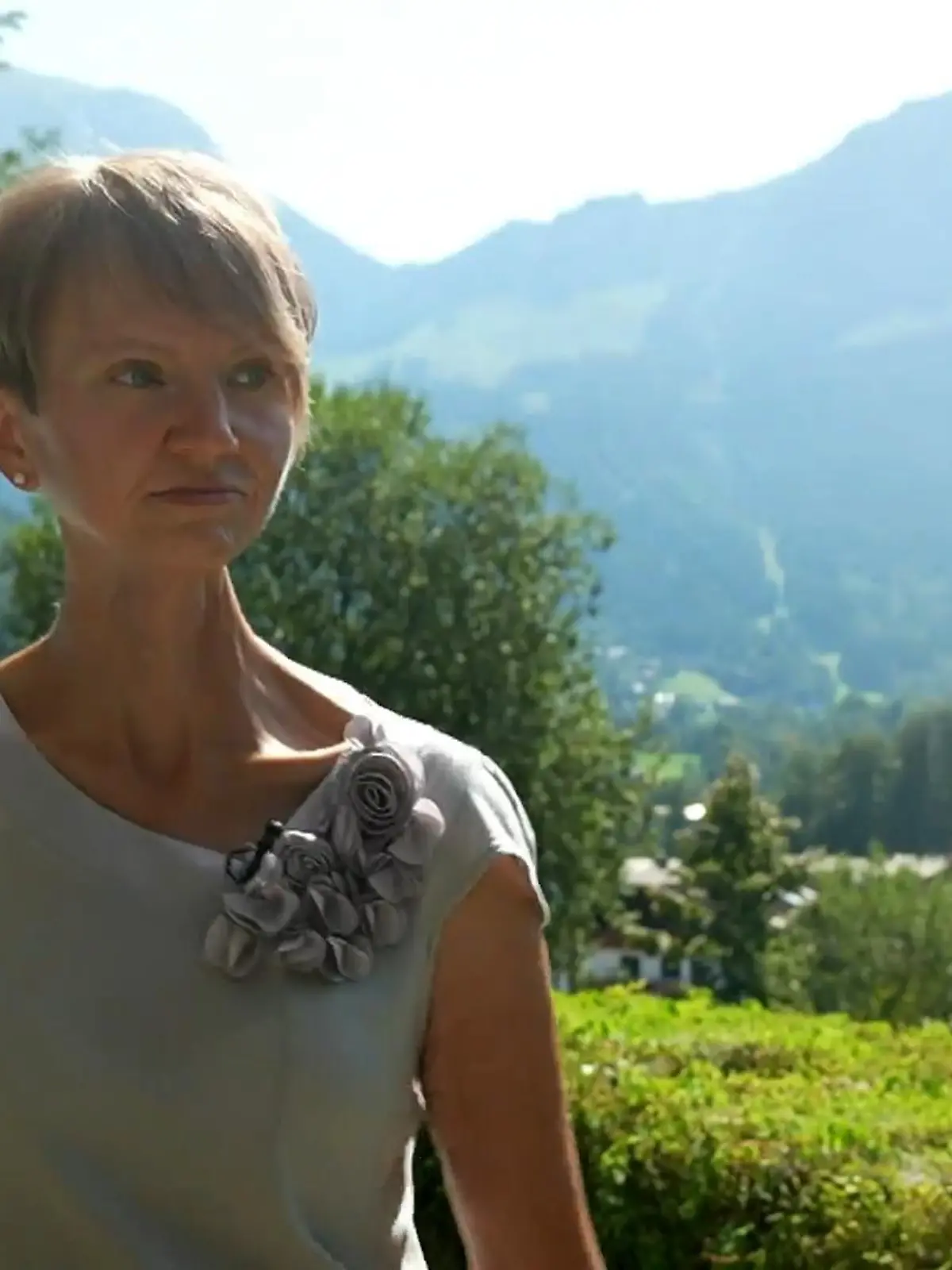 Sabrina F. (39) leidet unter Anorexie – besser bekannt als Magersucht. Die 39-Jährige
kämpft bereits zum zweiten Mal in der Schön Klinik im Berchtesgadener
Land gegen die Krankheit. Und für ein neues, gesundes Leben – ohne Essstörung. RTL hat Sabrina bei ihrem Kampf in der Klinik begleitet.