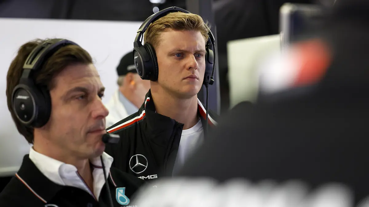 SCHUMACHER Mick ger, Reserve Driver of Mercedes AMG F1 Team, portrait WOLFF Toto aut, Team Principal & CEO of Mercedes AMG F1 Team, portrait during the Formula 1 Rolex Australian Grand Prix 2023, 3rd round of the 2023 Formula One World Championship, WM, Weltmeisterschaft from March 31 to April 2, 2023 on the Albert Park Circuit, in Melbourne, Australia - F1 - AUSTRALIAN GRAND PRIX 2023 DPPI/Panoramic PUBLICATIONxNOTxINxFRAxITAxBEL 00122006_F12023GP03AUS_JK259182