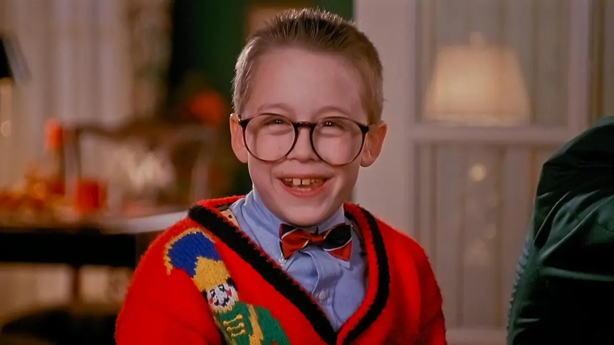 USA. Kieran Culkin  in ©20th Century Fox holiday special : Home Alone 2: Lost in New York (1992).
Plot: One year after Kevin McCallister was left home alone and had to defeat a pair of bumbling burglars, he accidentally finds himself stranded in New York City - and the same criminals are not far behind. 
Ref: LMK110-J6769-091220
Supplied by LMKMEDIA. Editorial Only.
Landmark Media is not the copyright owner of these Film or TV stills but provides a service only for recognised Media outlets. pictures@lmkmedia.com