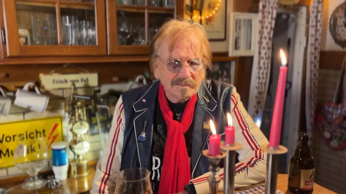 Weihnachtsdinner erstmals ohne Gastgeber Frank Zander Der Kult-Sänger muss sich schonen